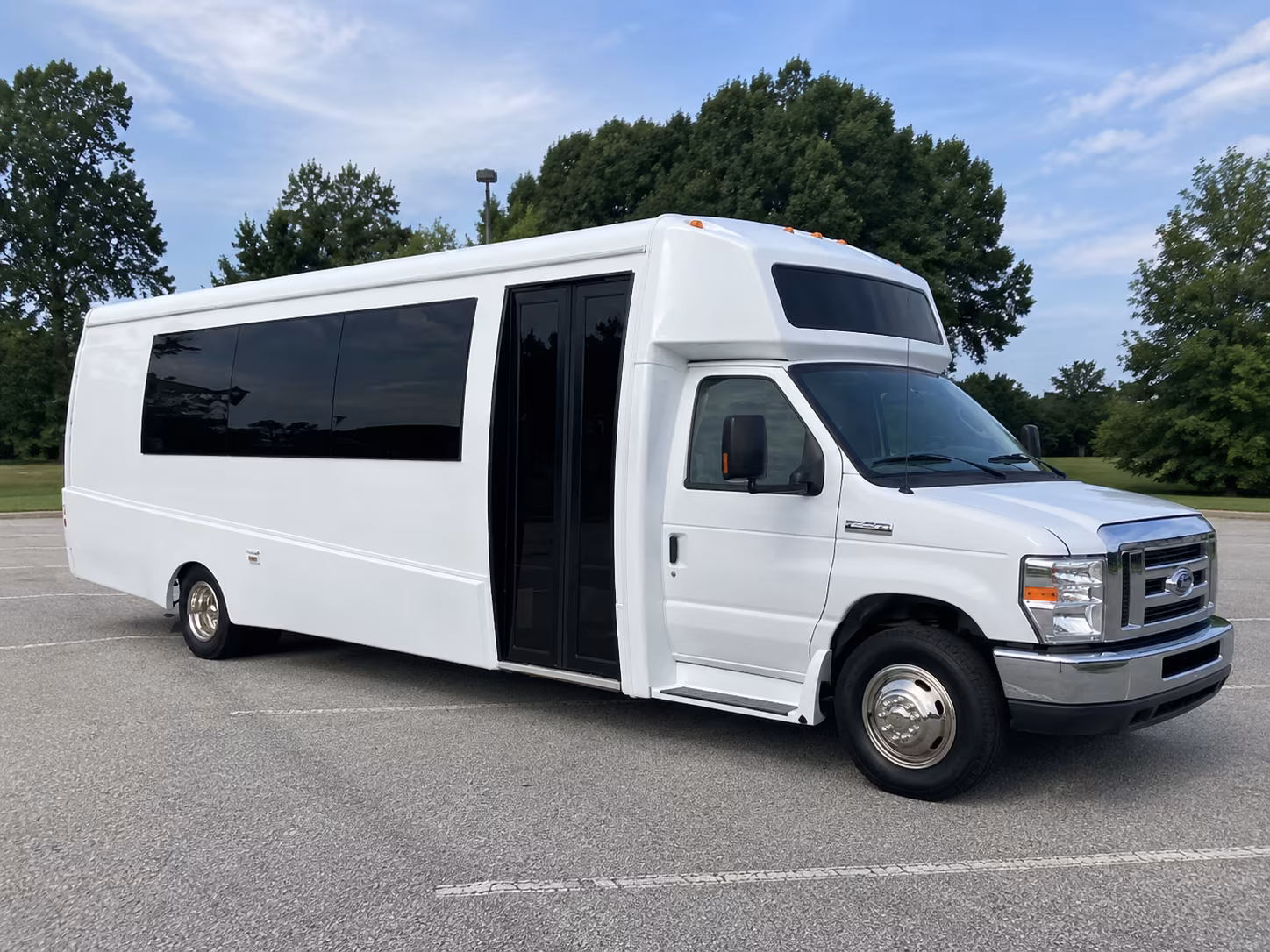 hamilton 18 passenger party bus